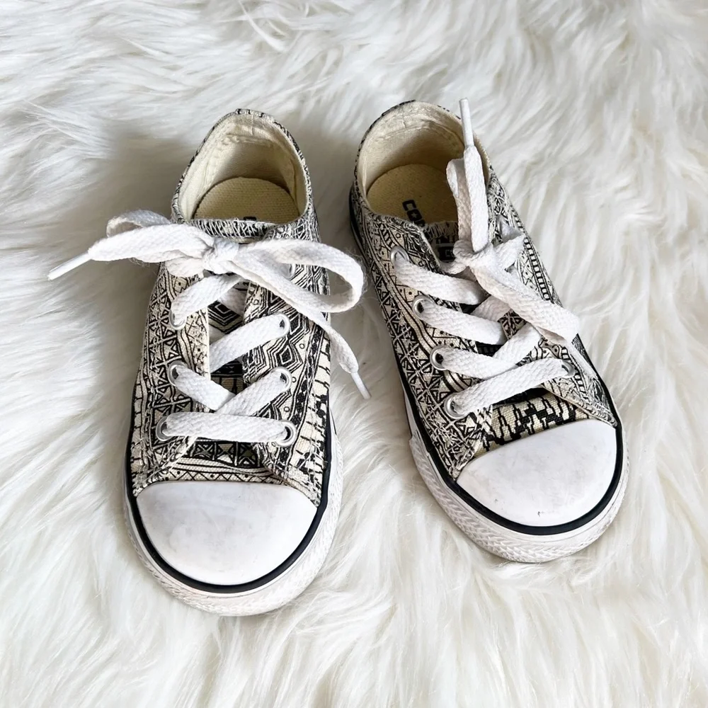 Geometric Patterned Converse
